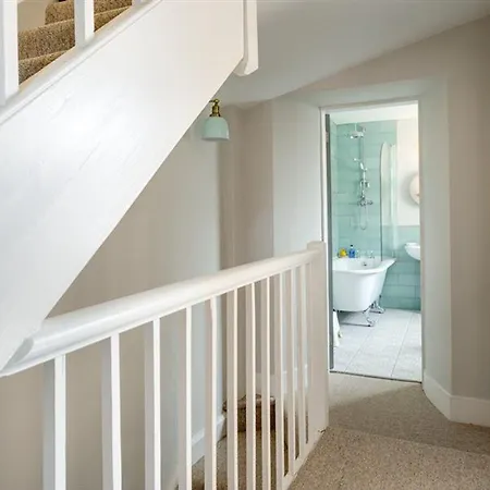 Bellflower Holiday home *